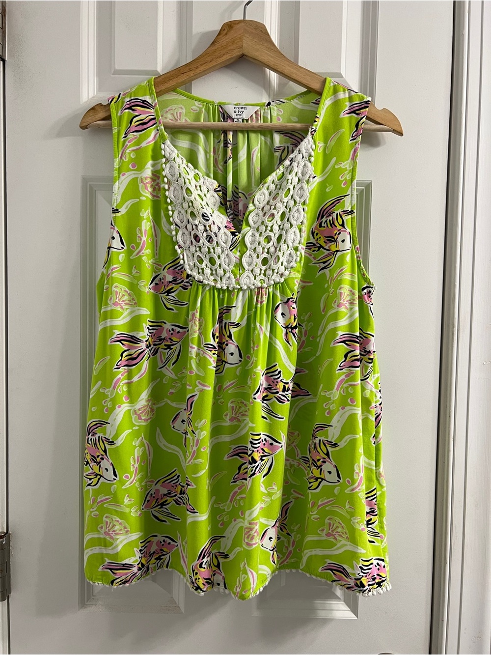 Crown & Ivy Vibrant Lime Green Koi Fish Sleeveless Blouse - Size Petite Large